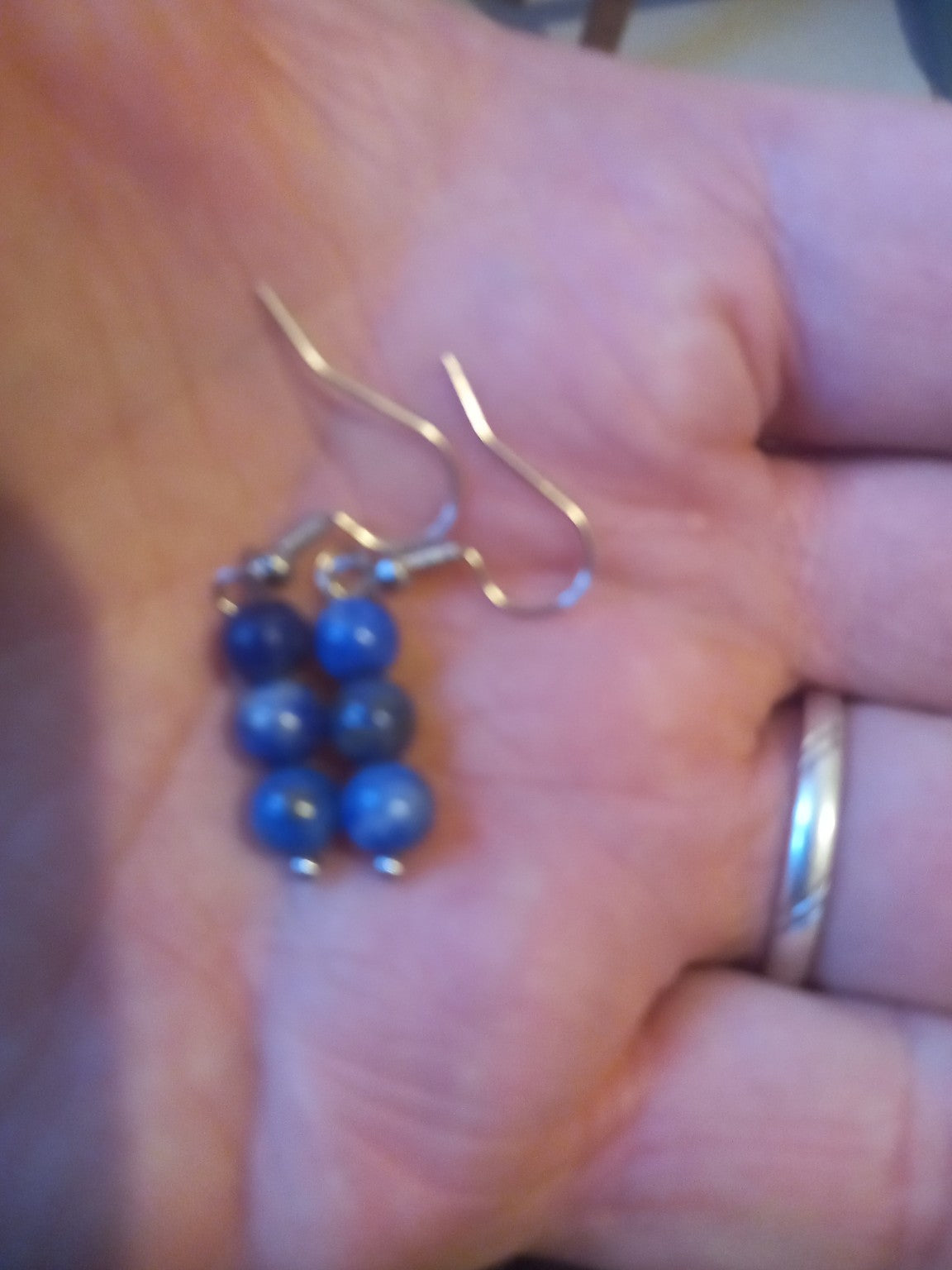 Boucles d’oreilles en perles bleues – style naturel